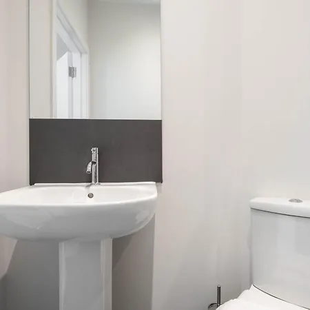 Modern & Stylish 1 Bedroom In