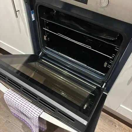Modern & Stylish 1 Bedroom In Appartement York