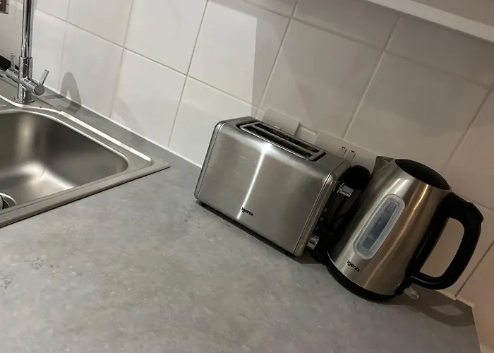 Modern & Stylish 1 Bedroom In Appartement York