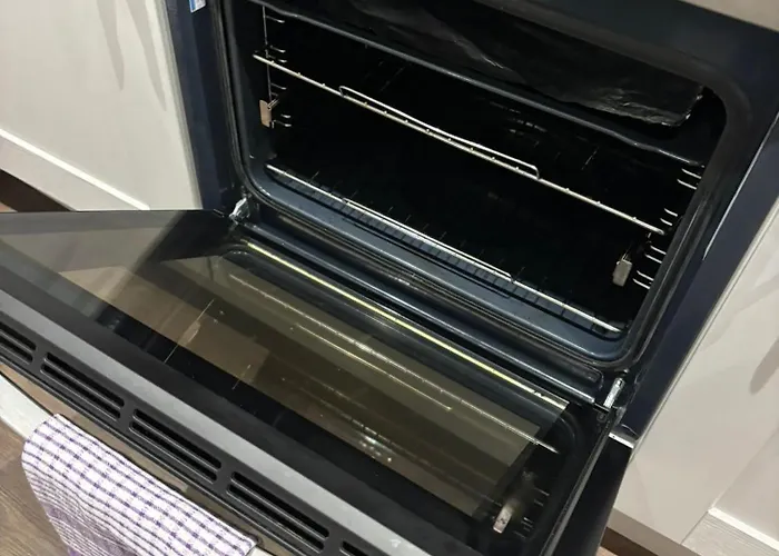 Modern & Stylish 1 Bedroom In Appartement York