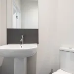 Modern & Stylish 1 Bedroom In