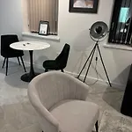 Modern & Stylish 1 Bedroom In *